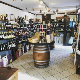 Fontana vini e olio Enoteca del Lugana Sirmione Lago di Garda - Brescia