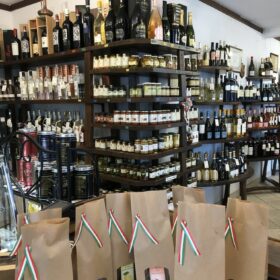 Fontana vini e olio Enoteca del Lugana Sirmione Lago di Garda - Brescia