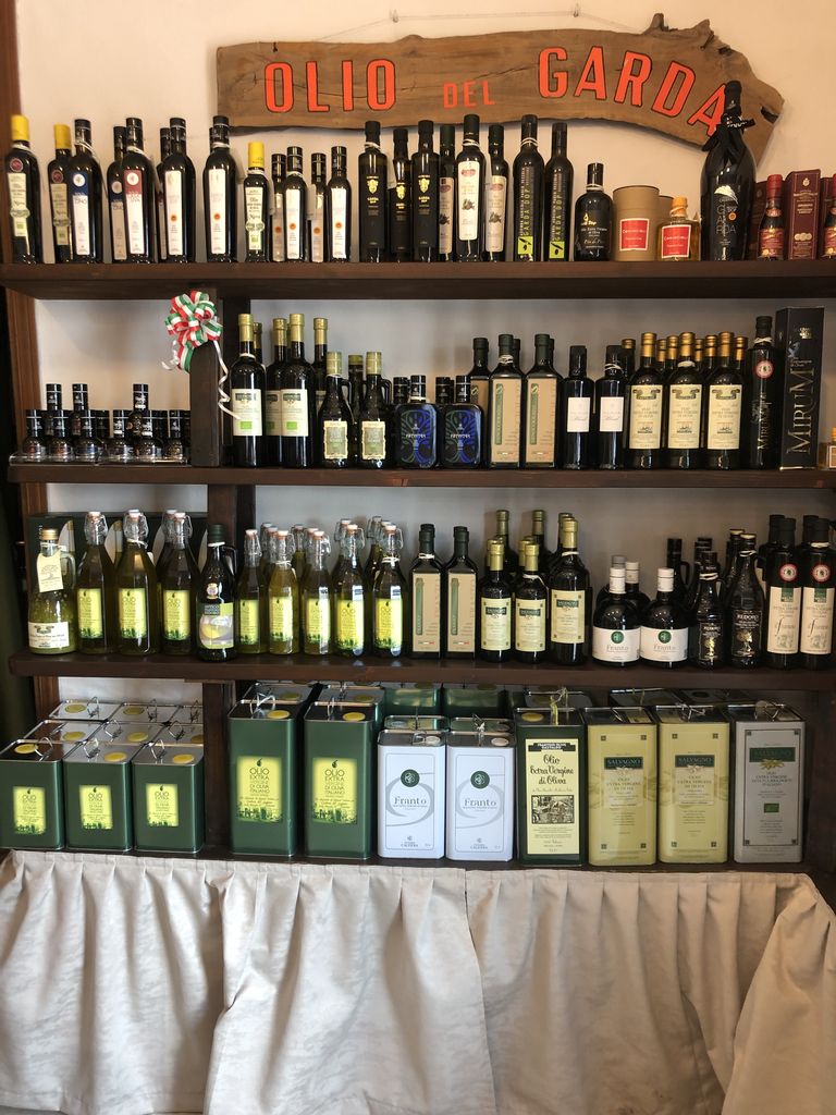 Fontana vini e olio Enoteca del Lugana Sirmione Lago di Garda - Brescia